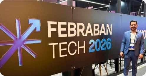 Painel “Febraban Tech 2026” com um profissional ao lado